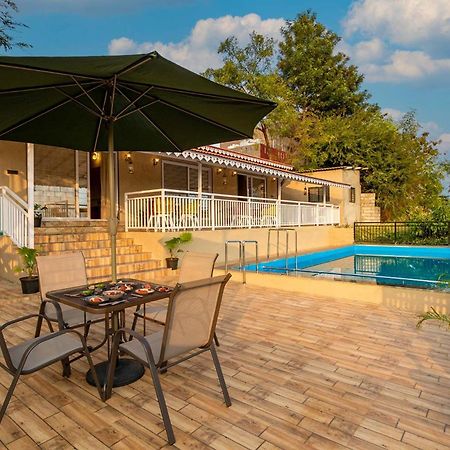 Stayvista'S Harvest Haven - Pool-View Villa With Deck & Machan Near Sula นาสิก ภายนอก รูปภาพ